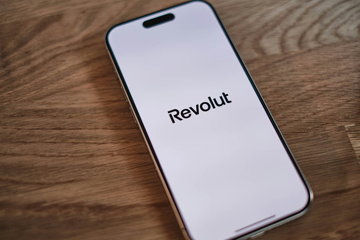 a-revolutra-is-ralat-a-nav,-erdemes-minden-jovedelmet-bevallani-–-koros-hircentrum
