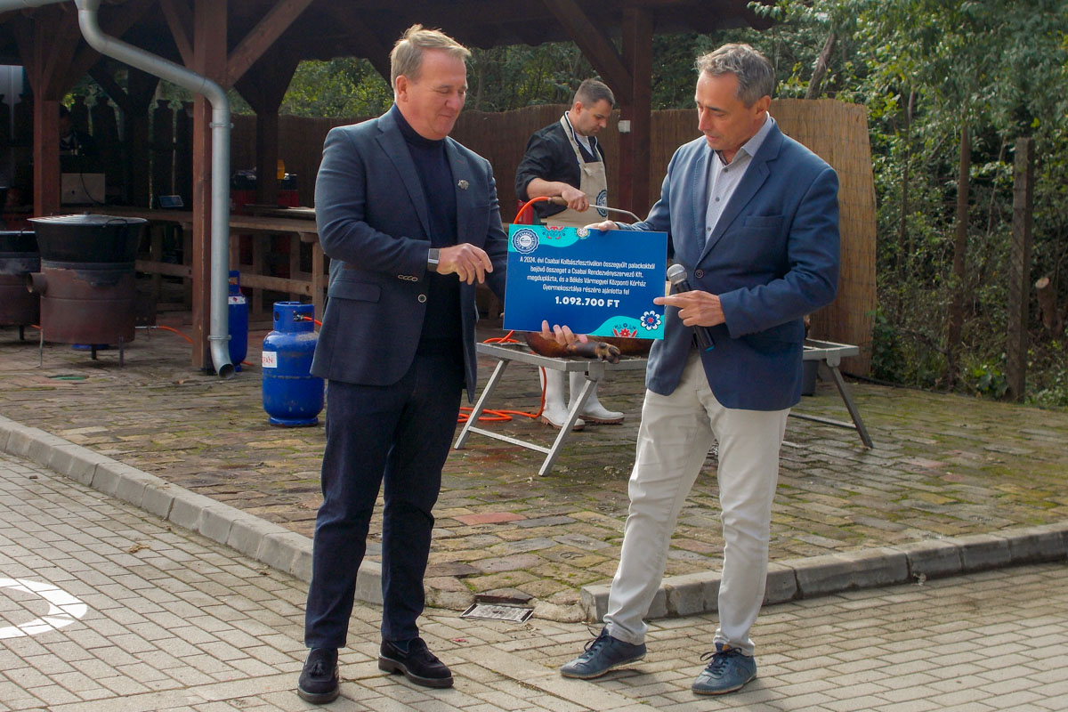 csabai-kolbaszfesztival:-egy-valodi-disznotorral-vezettek-fel-az-idei-programot-–-koros-hircentrum