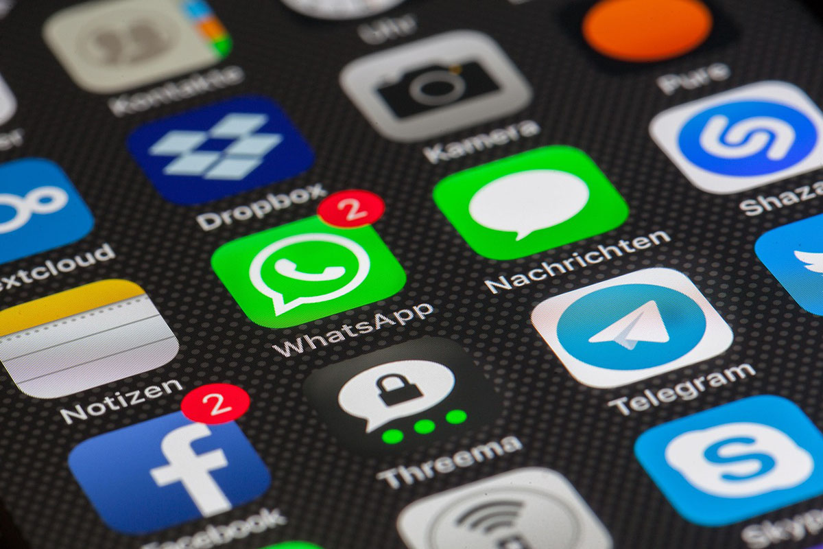 whatsappon-csaptak-be-–-tobb-milliot-veszitett-egy-bekes-varmegyei-no-–-koros-hircentrum