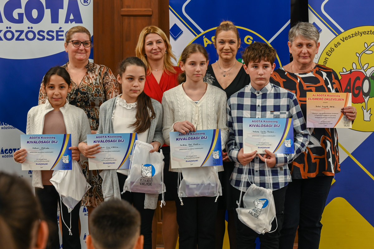 a-jol-tanulo-fiatalokat-dijazta-ismet-az-agota-kozosseg-–-koros-hircentrum