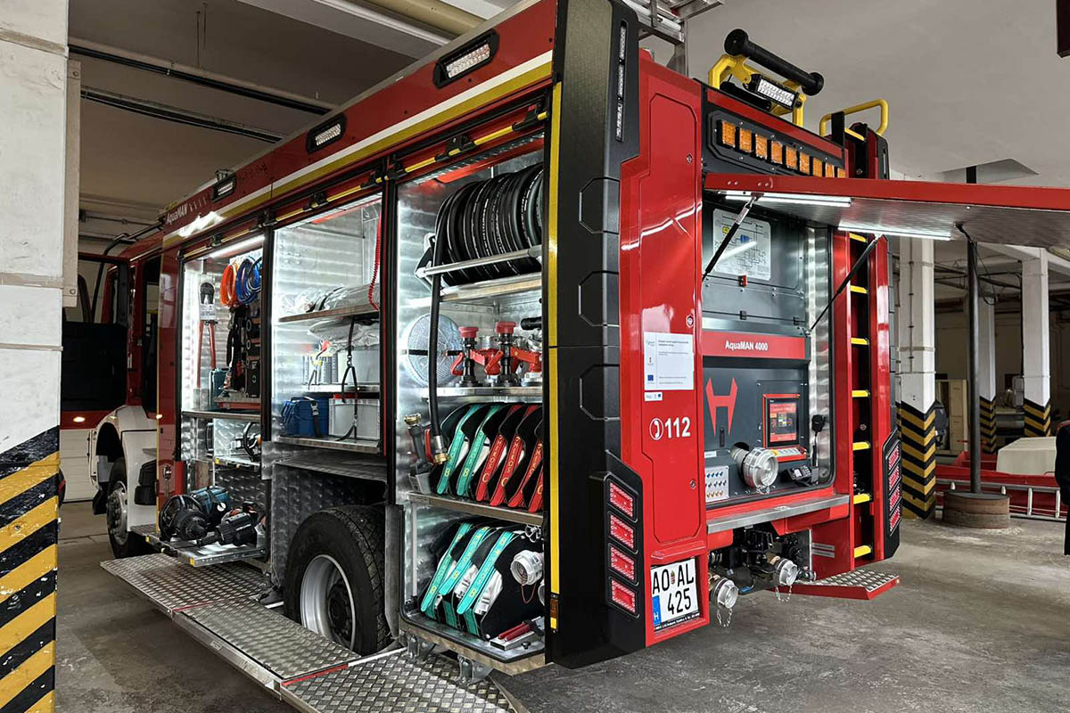 uj-komplex-tuzolto-gepjarmufecskendo-erositi-a-szeghalmi-tuzoltok-munkajat-–-koros-hircentrum