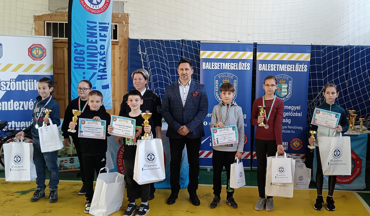 ket-kereken-bizonyitottak-a-gyerekek-–-koros-hircentrum