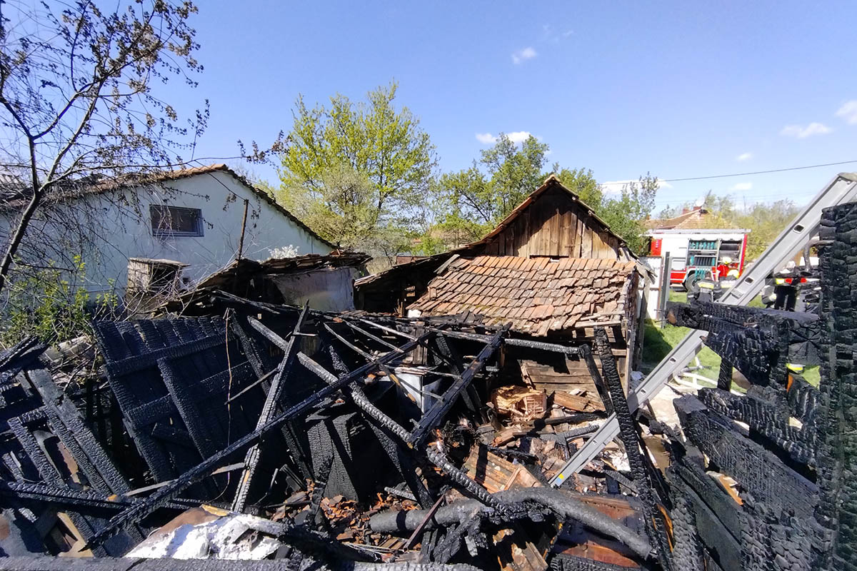 tuz-utott-ki-egy-bekesi-mellekepuletben-–-koros-hircentrum