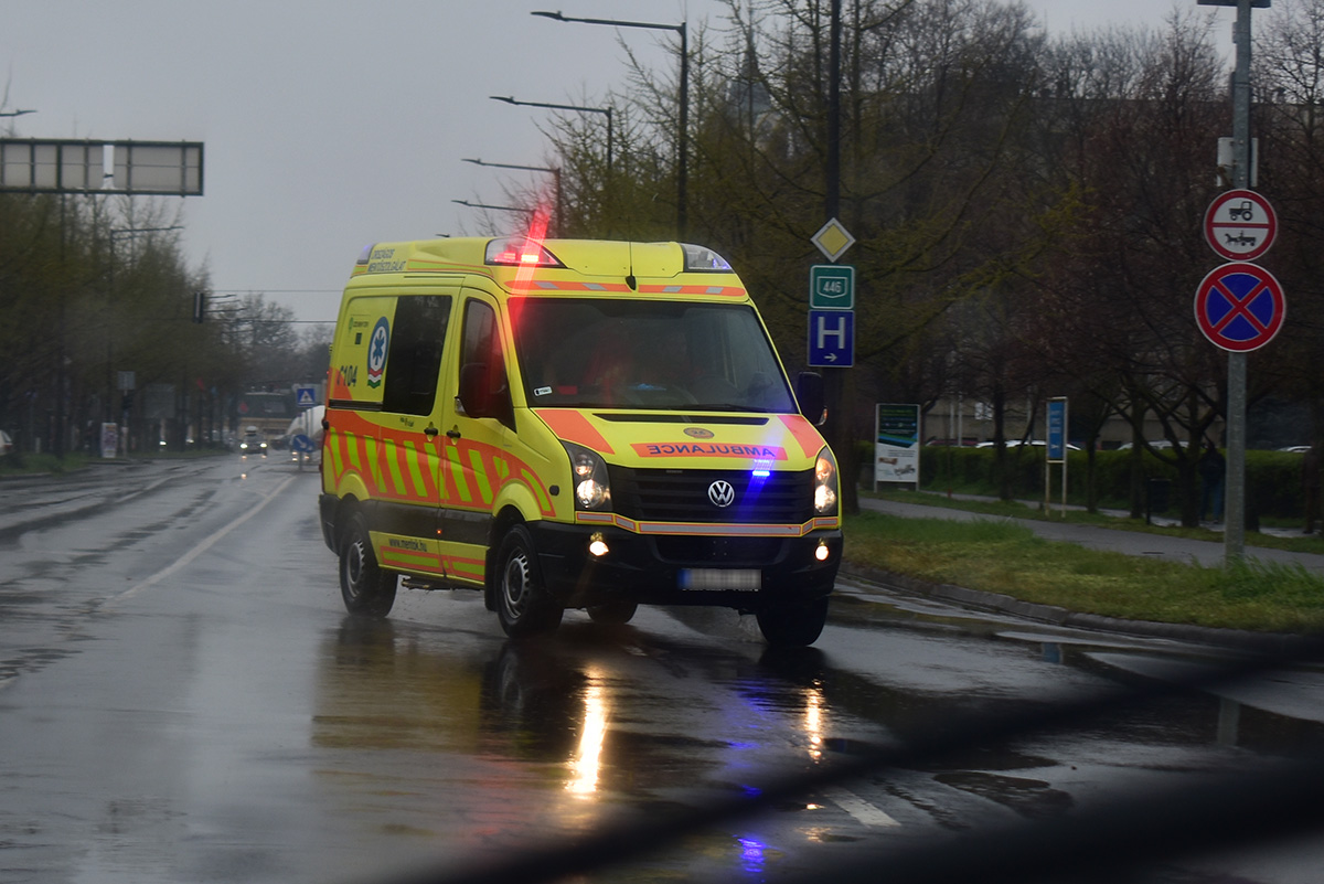 „elvagom-a-torkod”-–-ittas-allapotban-fenyegette-a-mentosoket-egy-ferfi-–-koros-hircentrum