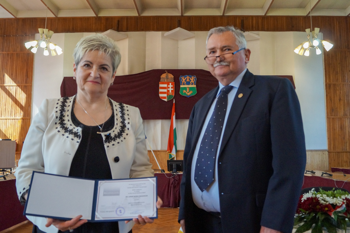 dr.-gurzo-maria-is-atvehette-kepviseloi-megbizolevelet-–-koros-hircentrum