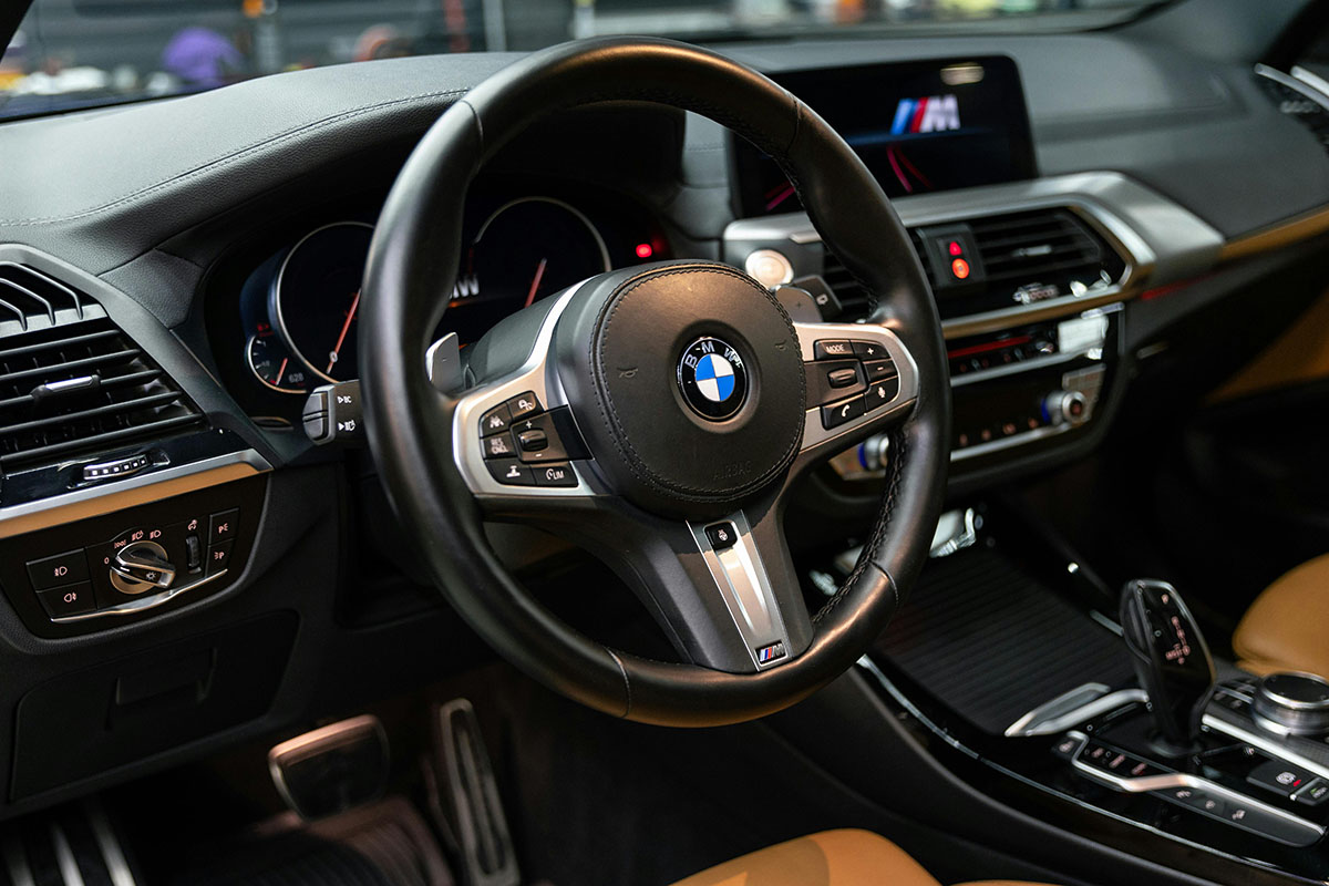 eltunt-bmw,-arulkodo-hirdetes-–-a-kozossegi-media-buktatta-le-az-adost-–-koros-hircentrum