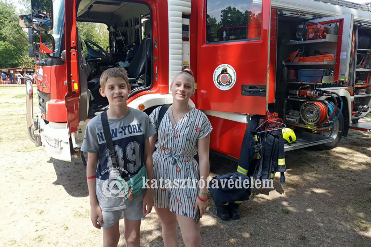kozelrol-ismerkedhettek-a-tuzoltok-munkajaval-a-gyerekek-–-koros-hircentrum