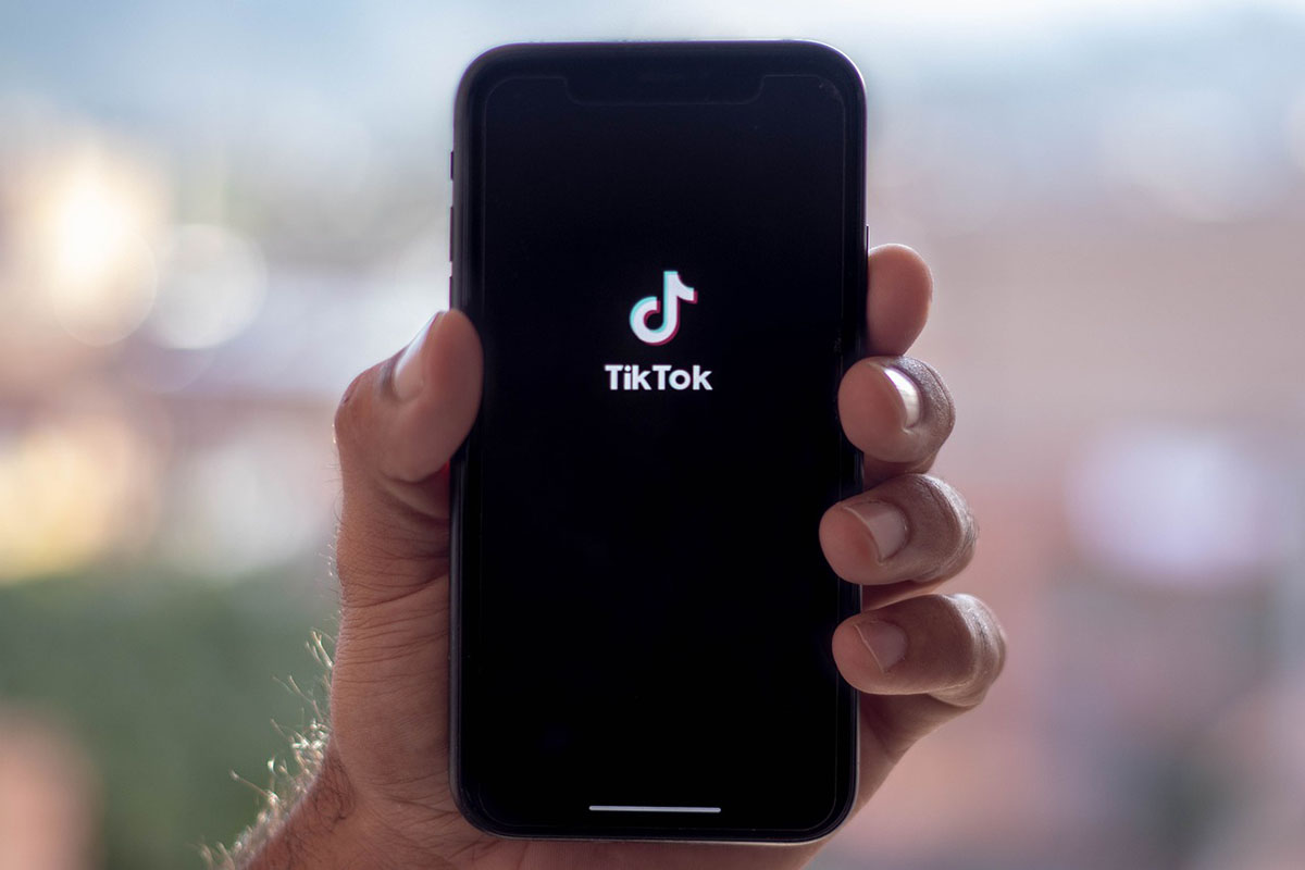 ket-tiktok-sztar-bukott-le:-millios-bevetelek-utan-nem-fizettek-adot-–-koros-hircentrum