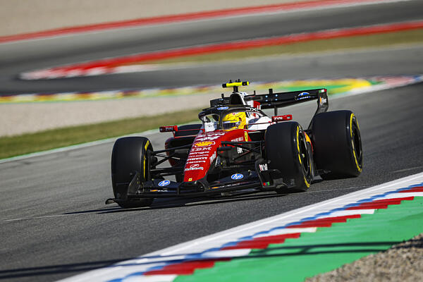 hamilton-elso-sikeret-aratta-a-ferrarival-barcelonaban-–-koros-hircentrum
