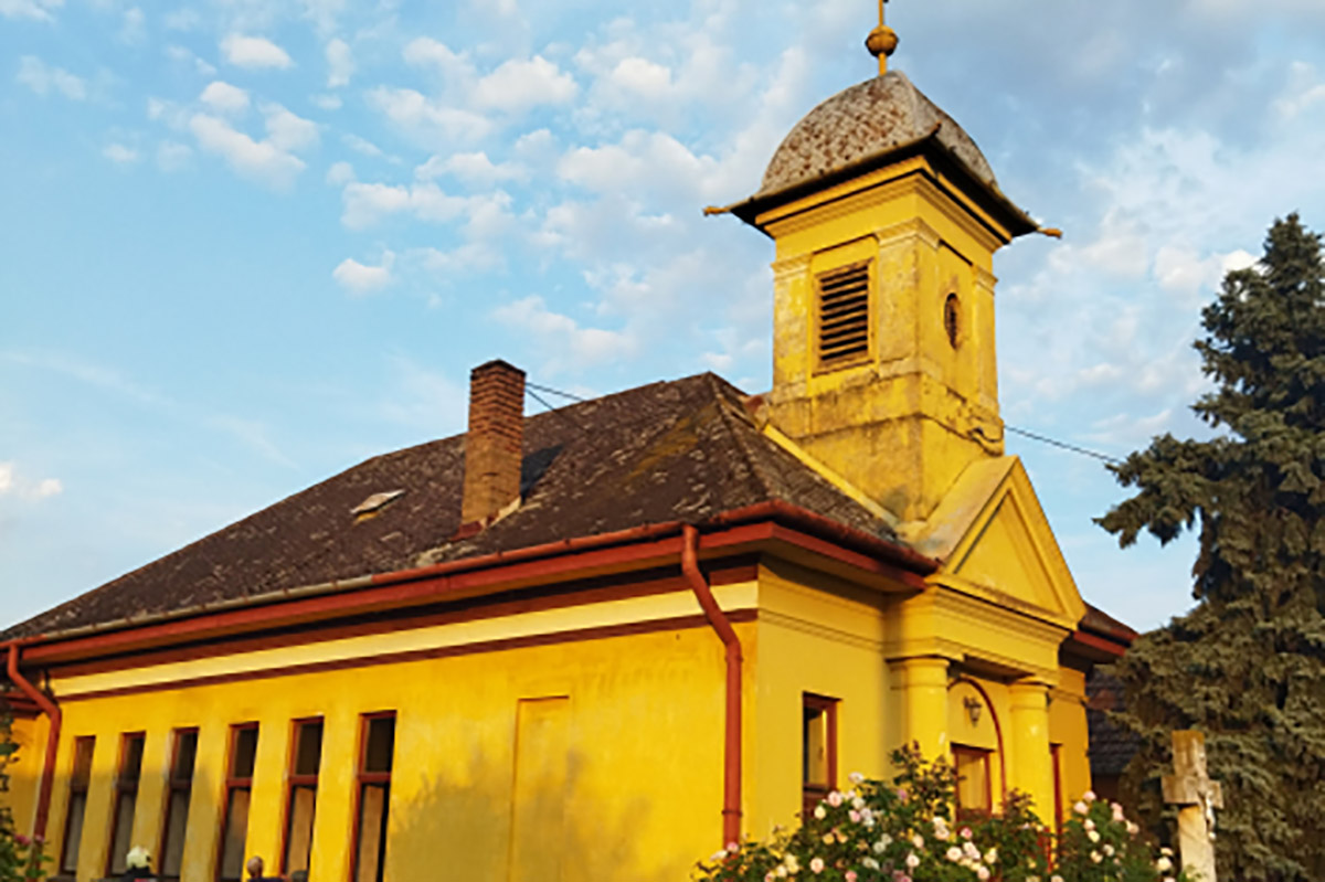 gyors-beavatkozassal-sikerult-megfekezni-a-tuzet-a-templomban-–-koros-hircentrum