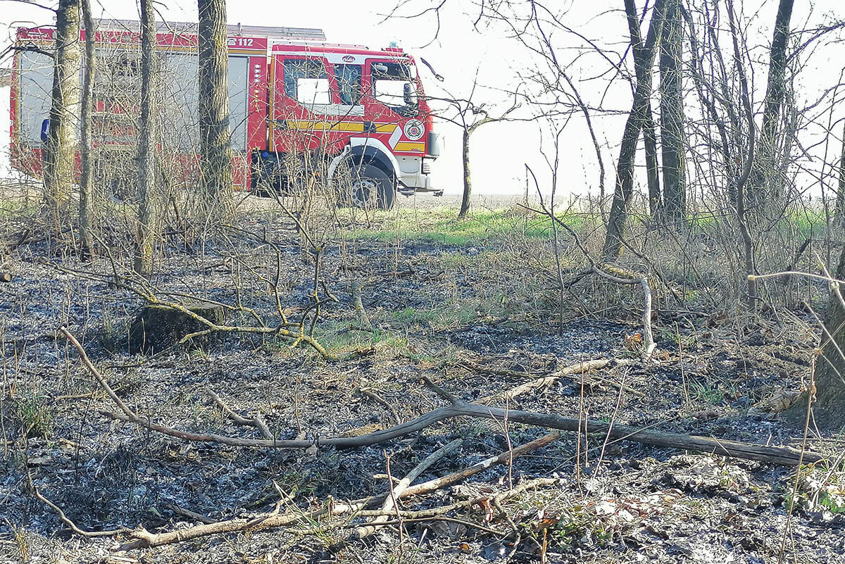 elszabadult-a-tuz-hulladekegetes-kozben,-a-tuzoltoknak-kellett-beavatkozniuk-–-koros-hircentrum