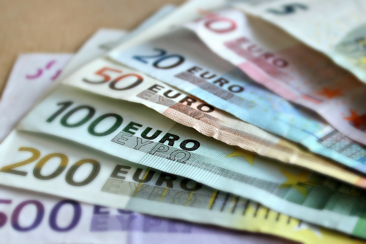 hamis-20-eurosokkal-fizetett-egy-sarkadi-ferfi,-vadat-emeltek-ellene-–-koros-hircentrum